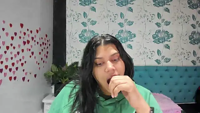 Snapshot of LindaBreeS chatting on 03.11.25 LindaBreeS online show from 03.11.25