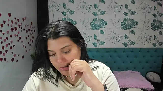 Snapshot of LindaBreeS chatting on 03.13.25 LindaBreeS online show from 03.13.25