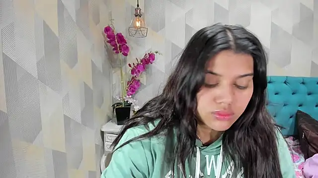 Snapshot of LindaBreeS chatting on 09.11.25 LindaBreeS online show from 09.11.25