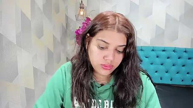 Snapshot of LindaBreeS chatting on 09.16.25 LindaBreeS online show from 09.16.25