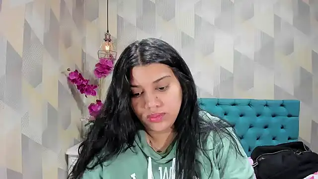 Snapshot of LindaBreeS chatting on 09.28.25 LindaBreeS online show from 09.28.25