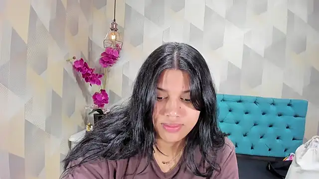 Snapshot of LindaBreeS chatting on 09.29.25 LindaBreeS online show from 09.29.25