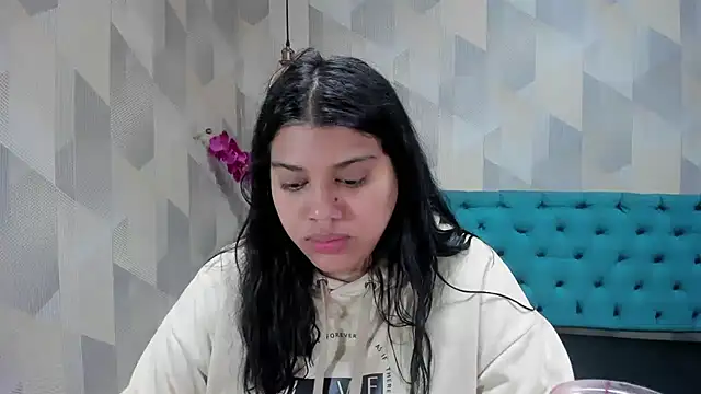 Snapshot of LindaBreeS chatting on 09.30.25 LindaBreeS online show from 09.30.25