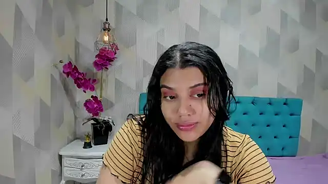 Snapshot of LindaBreeS chatting on 10.11.25 LindaBreeS online show from 10.11.25