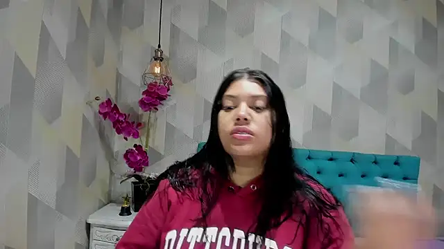 Snapshot of LindaBreeS chatting on 10.12.25 LindaBreeS online show from 10.12.25