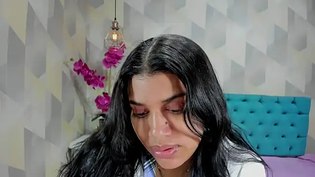 Snapshot of LindaBreeS chatting on 10.17.25 LindaBreeS online show from 10.17.25