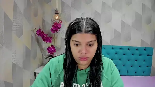 Snapshot of LindaBreeS chatting on 10.18.25 LindaBreeS online show from 10.18.25