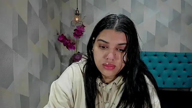 Snapshot of LindaBreeS chatting on 10.28.25 LindaBreeS online show from 10.28.25