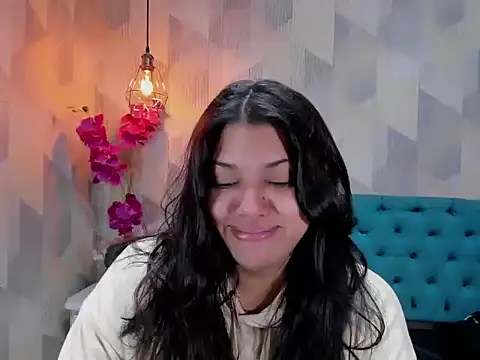 Snapshot of LindaBreeS chatting on 11.22.25 LindaBreeS online show from 11.22.25