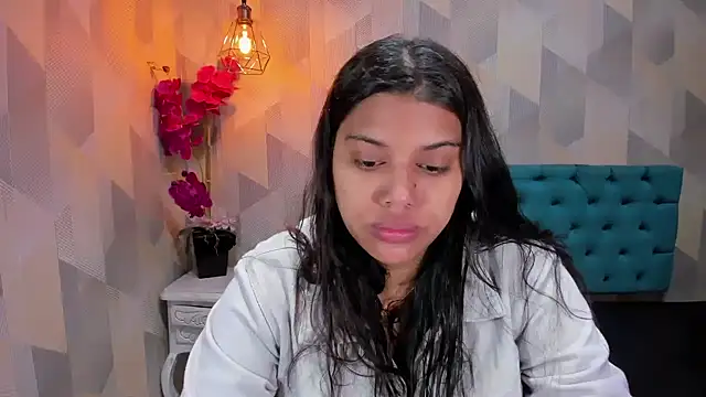 Snapshot of LindaBreeS chatting on 11.30.25 LindaBreeS online show from 11.30.25