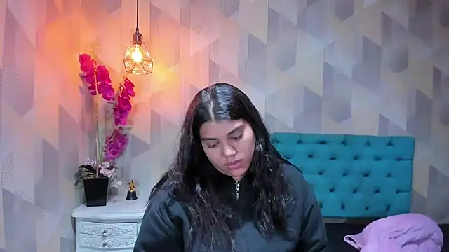 Snapshot of LindaBreeS chatting on 12.21.25 LindaBreeS online show from 12.21.25