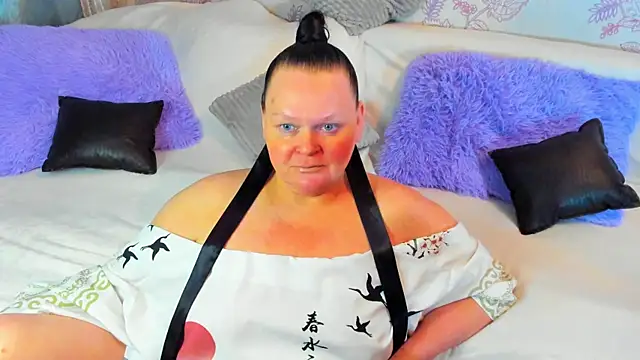 Snapshot of MilanaBiegert chatting on 02.11.25 MilanaBiegert online show from 02.11.25