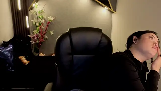 almma shy online show from 11.25.25