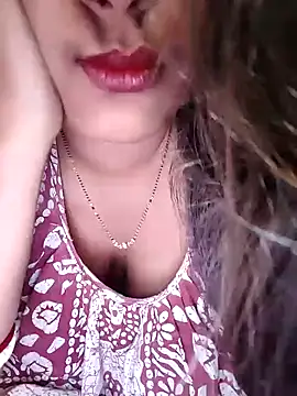 Snapshot of sexyindi_couple chatting on 01.02.25 sexyindi couple online show from 01.02.25