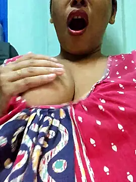 Snapshot of sexyindi_couple chatting on 09.23.25 sexyindi couple online show from 09.23.25