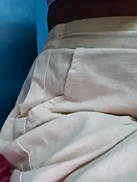 Snapshot of sexyindi_couple chatting on 09.28.25 sexyindi couple online show from 09.28.25