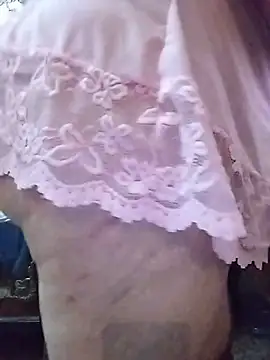 Snapshot of Lucia8600 chatting on 11.05.25 Lucia8600 online show from 11.05.25