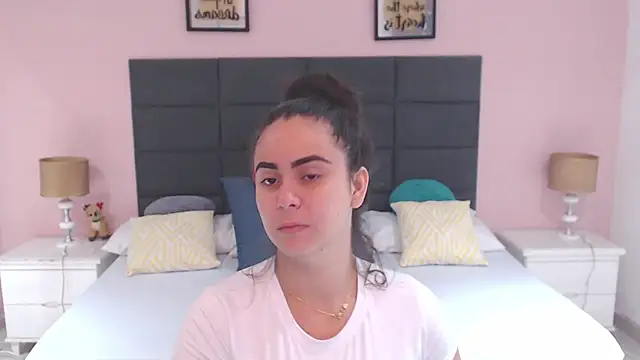 Snapshot of MadisonJenner chatting on 01.12.25 MadisonJenner online show from 01.12.25