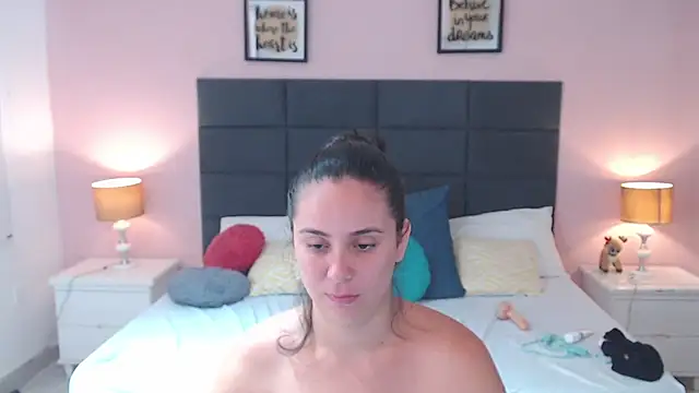 Snapshot of MadisonJenner chatting on 02.03.25 MadisonJenner online show from 02.03.25