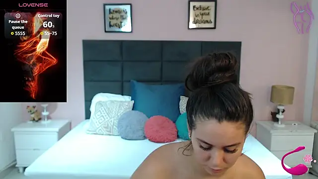 Snapshot of MadisonJenner chatting on 09.21.25 MadisonJenner online show from 09.21.25