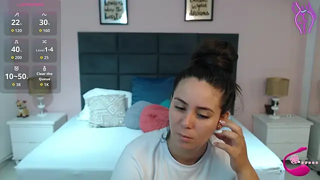 Snapshot of MadisonJenner chatting on 09.28.25 MadisonJenner online show from 09.28.25