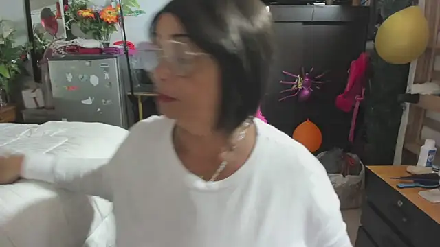 Mrs mommy  online show from 11.21.25