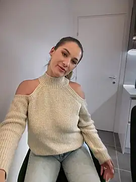 Snapshot of HotXMom chatting on 01.11.25 HotXMom online show from 01.11.25