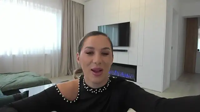 Snapshot of HotXMom chatting on 01.18.25 HotXMom online show from 01.18.25