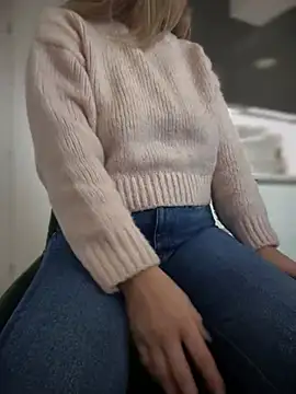 Snapshot of HotXMom chatting on 01.23.25 HotXMom online show from 01.23.25