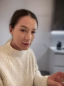 Snapshot of HotXMom chatting on 02.04.25 HotXMom online show from 02.04.25