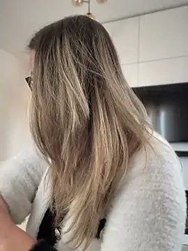 Snapshot of HotXMom chatting on 03.06.25 HotXMom online show from 03.06.25