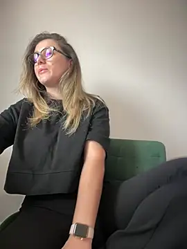 Snapshot of HotXMom chatting on 03.12.25 HotXMom online show from 03.12.25