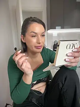 Snapshot of HotXMom chatting on 03.19.25 HotXMom online show from 03.19.25