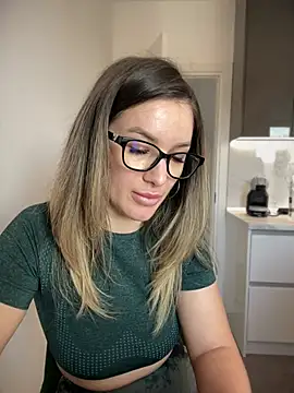 Snapshot of HotXMom chatting on 03.20.25 HotXMom online show from 03.20.25