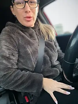 Snapshot of HotXMom chatting on 09.28.25 HotXMom online show from 09.28.25