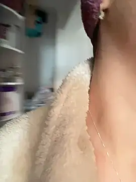 Snapshot of HotXMom chatting on 02.19.26 HotXMom online show from 02.19.26