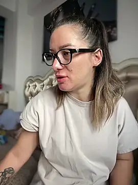HotXMom online show from 05.18.26