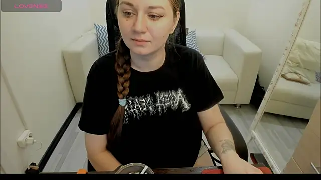 Snapshot of AlisaBacker chatting on 01.17.25 AlisaBacker online show from 01.17.25