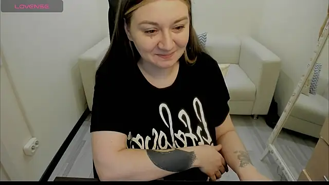 Snapshot of AlisaBacker chatting on 01.23.25 AlisaBacker online show from 01.23.25