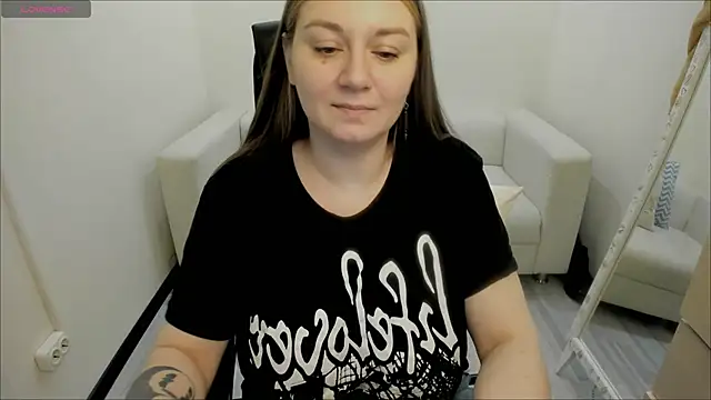 Snapshot of AlisaBacker chatting on 01.23.25 AlisaBacker online show from 01.23.25