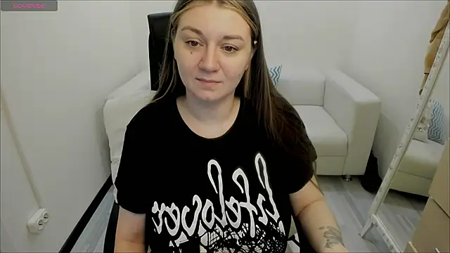 Snapshot of AlisaBacker chatting on 01.23.25 AlisaBacker online show from 01.23.25