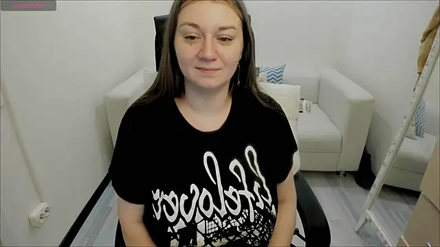 Snapshot of AlisaBacker chatting on 01.23.25 AlisaBacker online show from 01.23.25