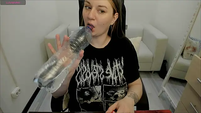 Snapshot of AlisaBacker chatting on 01.24.25 AlisaBacker online show from 01.24.25