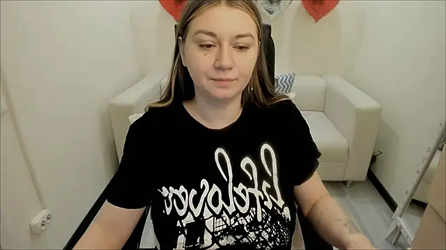 Snapshot of AlisaBacker chatting on 02.12.25 AlisaBacker online show from 02.12.25