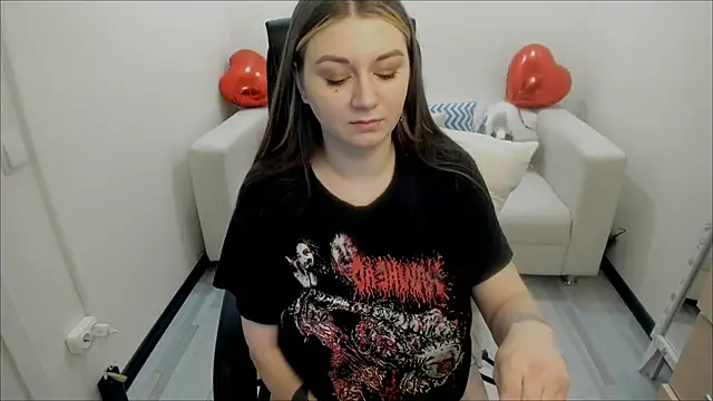 Snapshot of AlisaBacker chatting on 02.13.25 AlisaBacker online show from 02.13.25