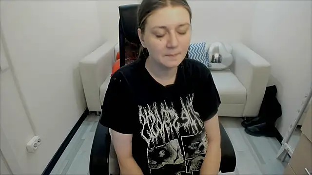 Snapshot of AlisaBacker chatting on 02.21.25 AlisaBacker online show from 02.21.25