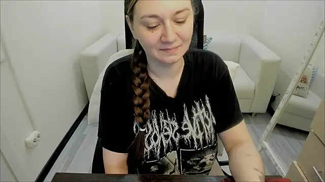 Snapshot of AlisaBacker chatting on 03.08.25 AlisaBacker online show from 03.08.25