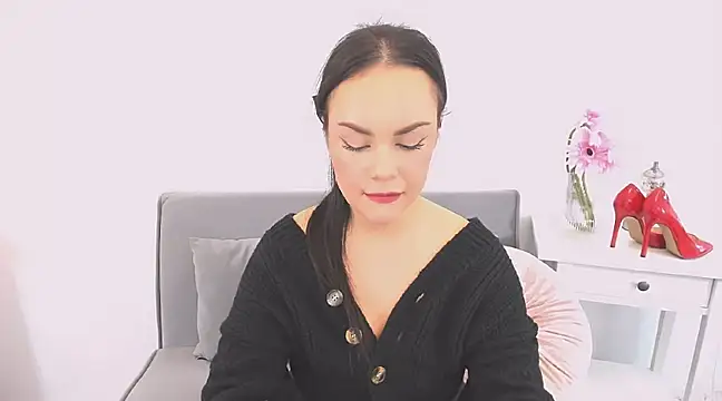 Snapshot of KendalNew chatting on 12.19.24 KendalNew online show from 12.19.24