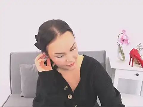 Snapshot of KendalNew chatting on 12.19.24 KendalNew online show from 12.19.24