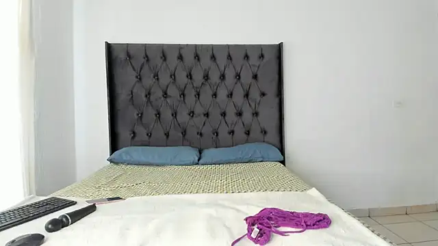 Ass-Queen online show from 10.24.25